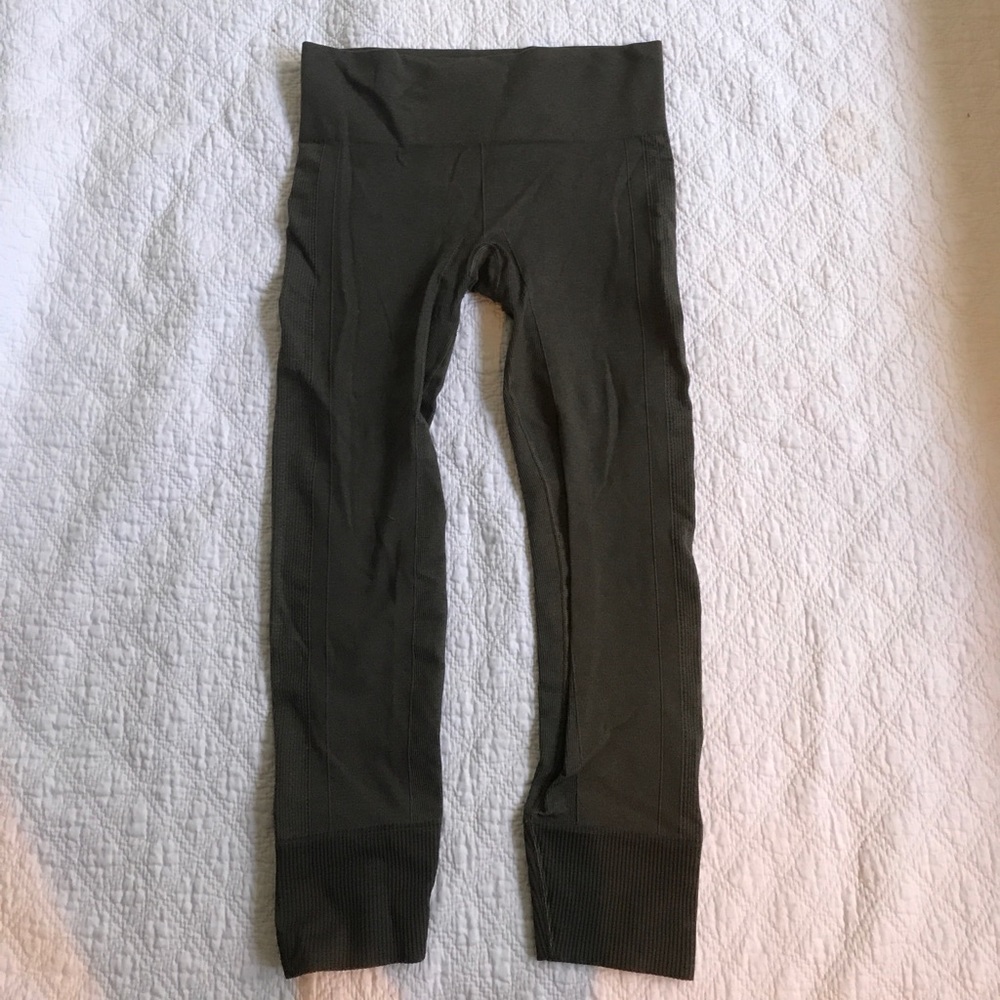Lululemon ebb to street 7/8 crops 8